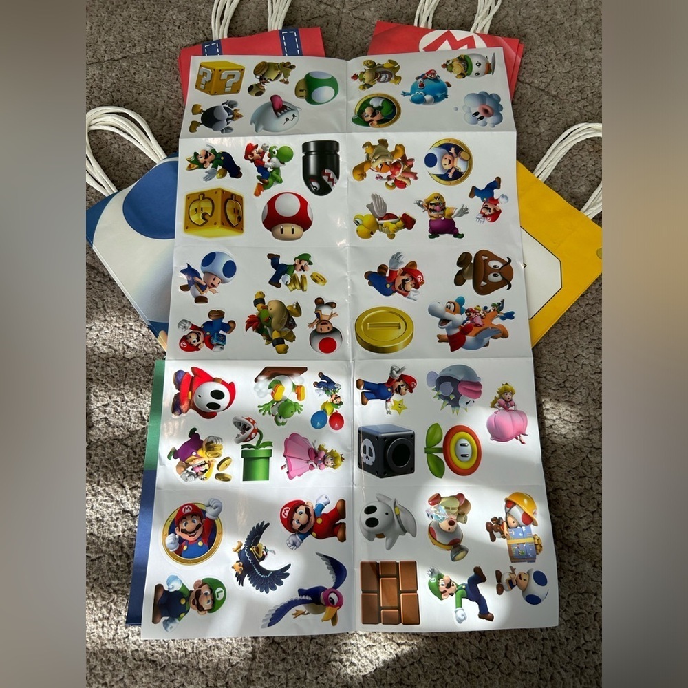 Mario & Luigi Gift bags & Stickers (24pk) - Picture 3 of 5